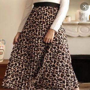 Leopard print accordion pleated skirt